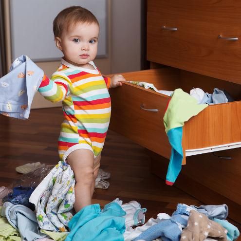 BabyGuard™ Locks te ayuda a mantener cajones y gabinetes cerrados para evitar accidentes